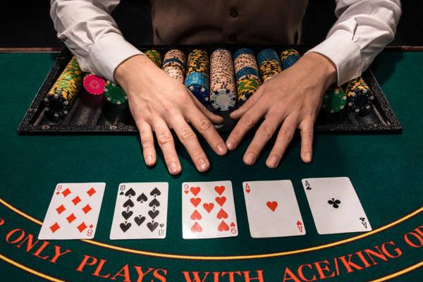 Comparing Customer Support Services at arab online casinos